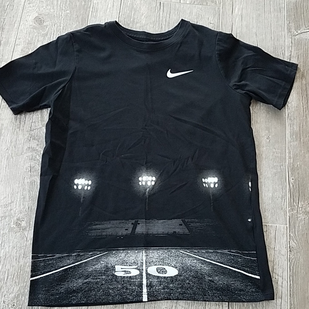 Boys Nike Football Shirt Size Large